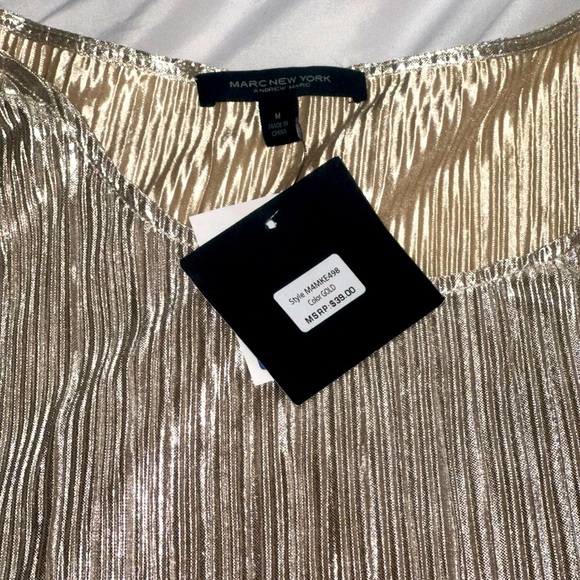 Marc New York gold color shiny short sleeve top size Medium - Picture 6 of 6